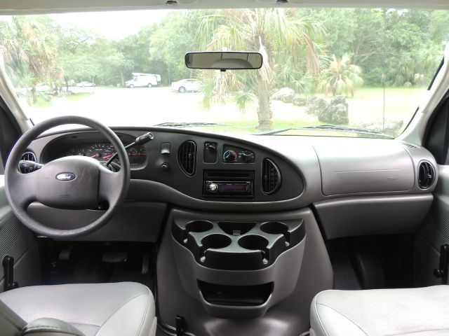 2006 Ford E250 2.5 S Model