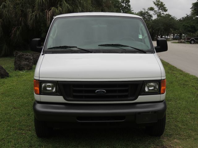 2006 Ford E250 2.5 S Model
