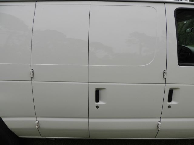 2006 Ford E250 2.5 S Model