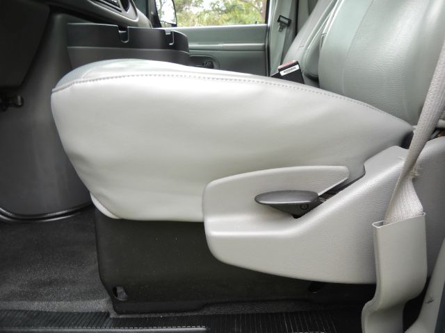 2006 Ford E250 2.5 S Model