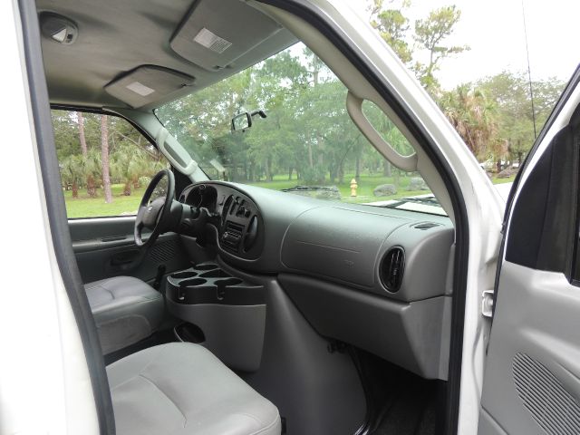 2006 Ford E250 2.5 S Model