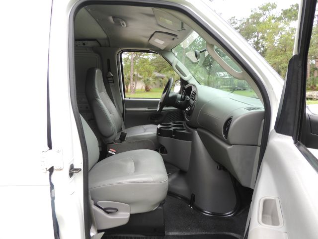 2006 Ford E250 2.5 S Model
