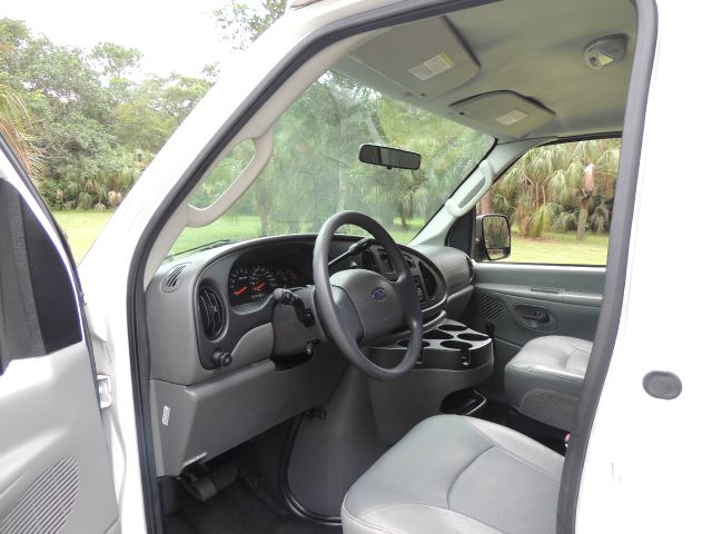 2006 Ford E250 2.5 S Model
