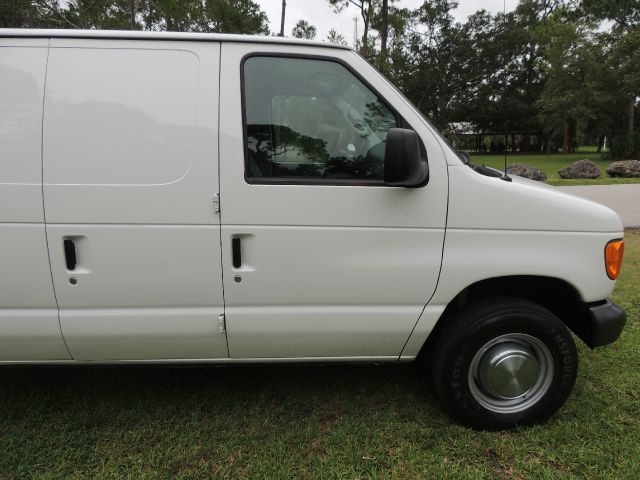 2006 Ford E250 2.5 S Model