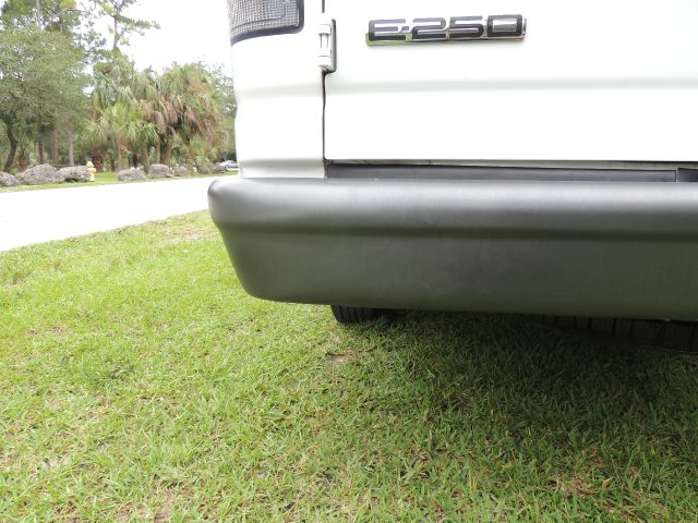 2006 Ford E250 2.5 S Model