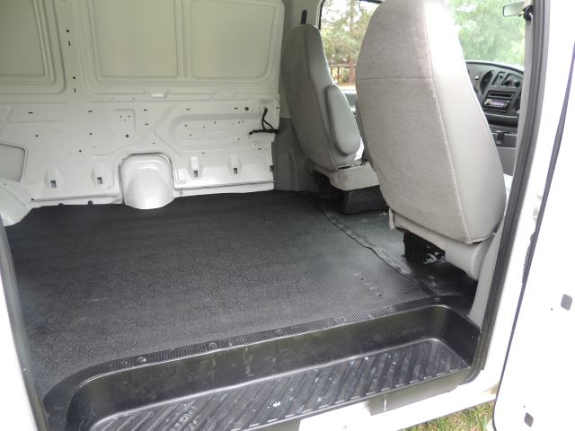 2006 Ford E250 2.5 S Model