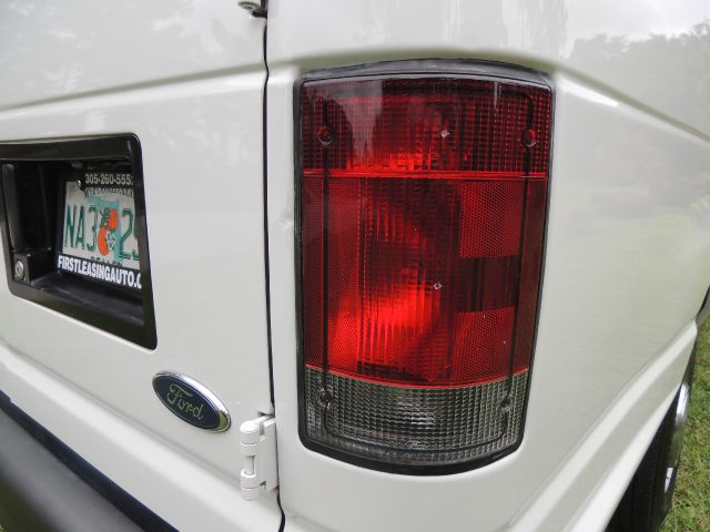 2006 Ford E250 2.5 S Model
