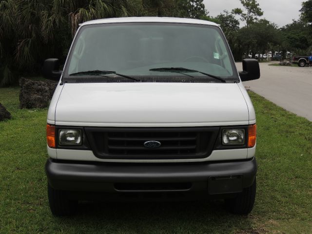 2006 Ford E250 2.5 S Model