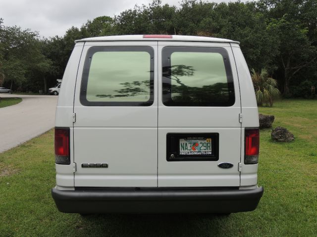 2006 Ford E250 2.5 S Model