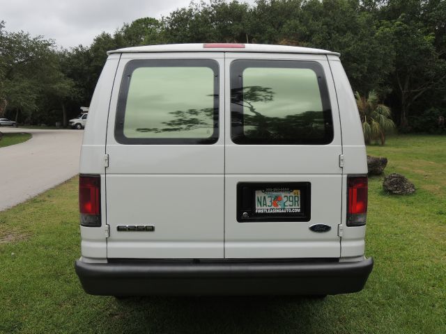 2006 Ford E250 2.5 S Model