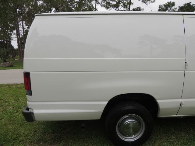 2006 Ford E250 2.5 S Model