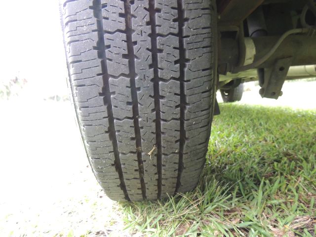 2006 Ford E250 2.5 S Model