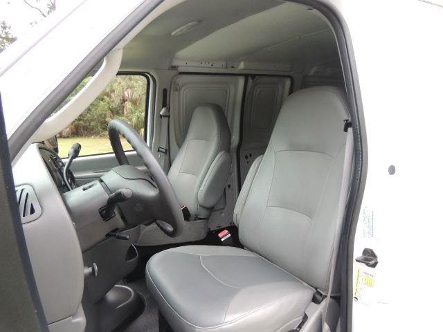 2006 Ford E250 2.5 S Model