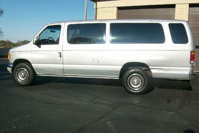1994 Ford E350 Wagon L-100 AUTO