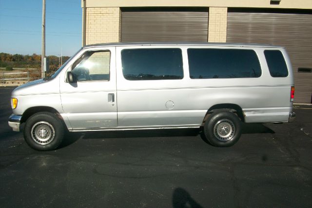 1994 Ford E350 Wagon L-100 AUTO