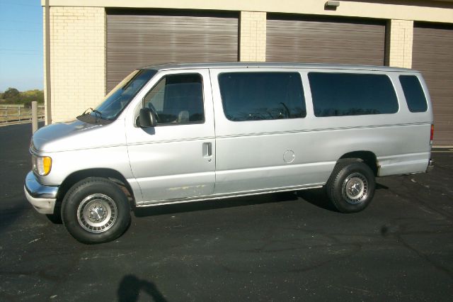 1994 Ford E350 Wagon L-100 AUTO