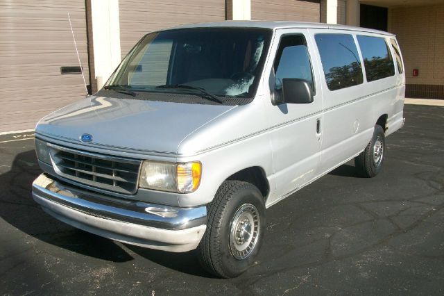 1994 Ford E350 Wagon L-100 AUTO