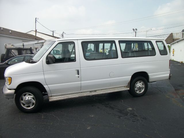 1996 Ford E350 Wagon L-100 AUTO