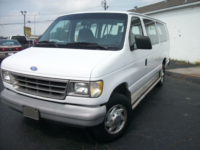 1996 Ford E350 Wagon L-100 AUTO