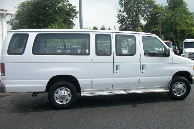 1996 Ford E350 Wagon L-100 AUTO