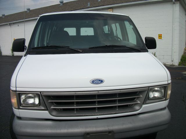 1996 Ford E350 Wagon L-100 AUTO