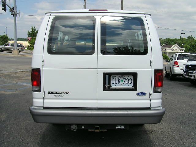 1997 Ford E350 Wagon L-100 AUTO