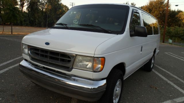 1998 Ford E350 Wagon L-100 AUTO