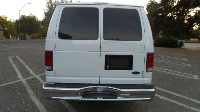 1998 Ford E350 Wagon L-100 AUTO