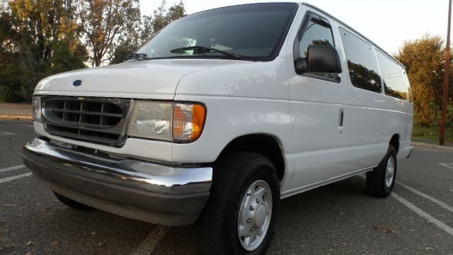 1998 Ford E350 Wagon L-100 AUTO
