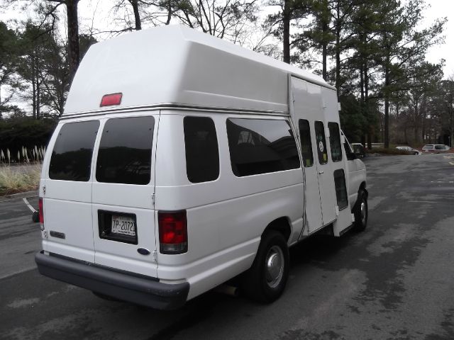 2006 Ford E350 Wagon 2.5 S Model