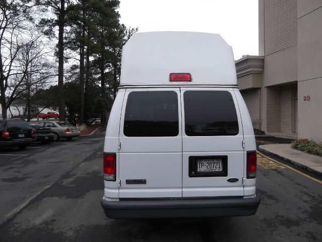 2006 Ford E350 Wagon 2.5 S Model
