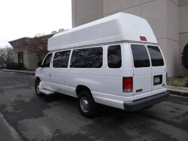 2006 Ford E350 Wagon 2.5 S Model