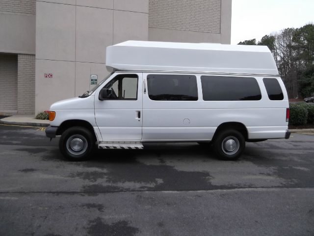 2006 Ford E350 Wagon 2.5 S Model