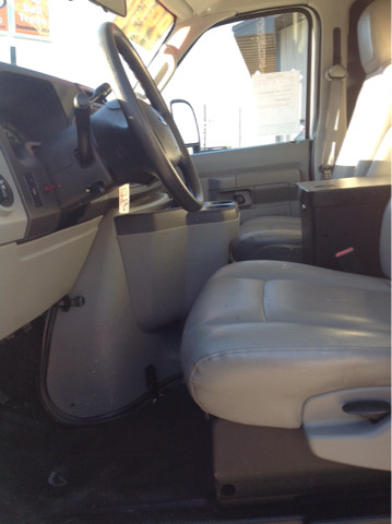 2009 Ford E350 Wagon 2.5 S Model