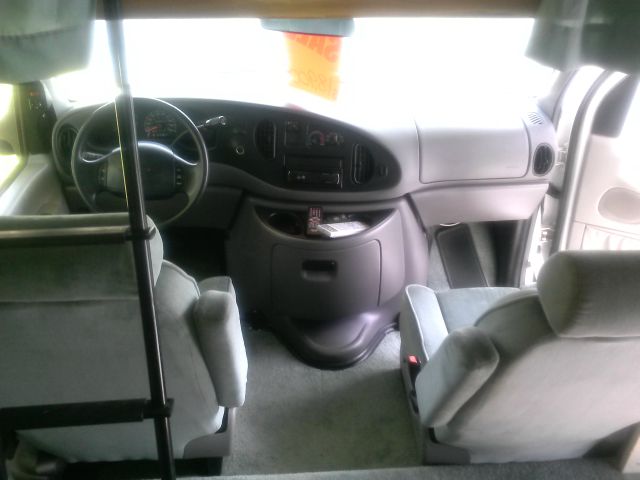 1999 Ford E450 RTS 4WD