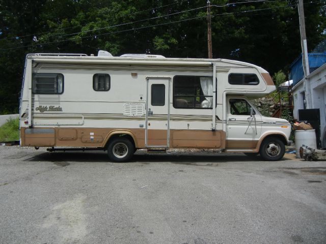 1989 Ford Econoline Mainstreet Sedan