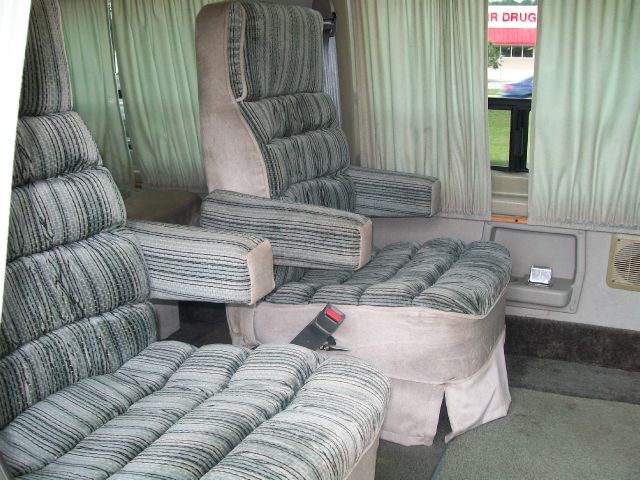 1992 Ford Econoline Ext Cab 125.9 Inch WB 4WD 4x4