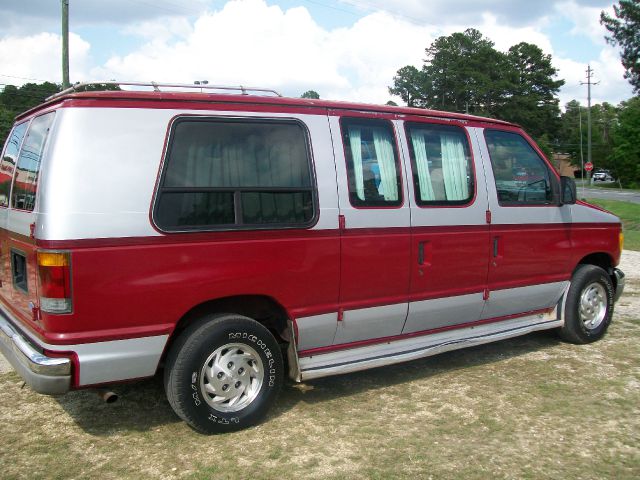 1992 Ford Econoline Ext Cab 125.9 Inch WB 4WD 4x4