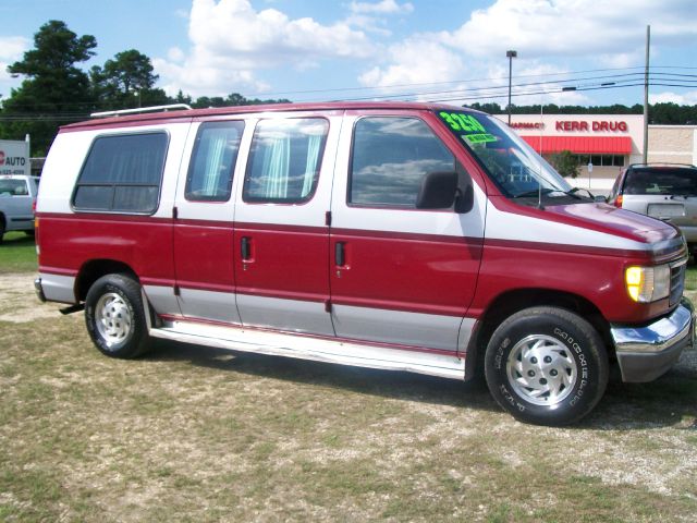 1992 Ford Econoline Ext Cab 125.9 Inch WB 4WD 4x4