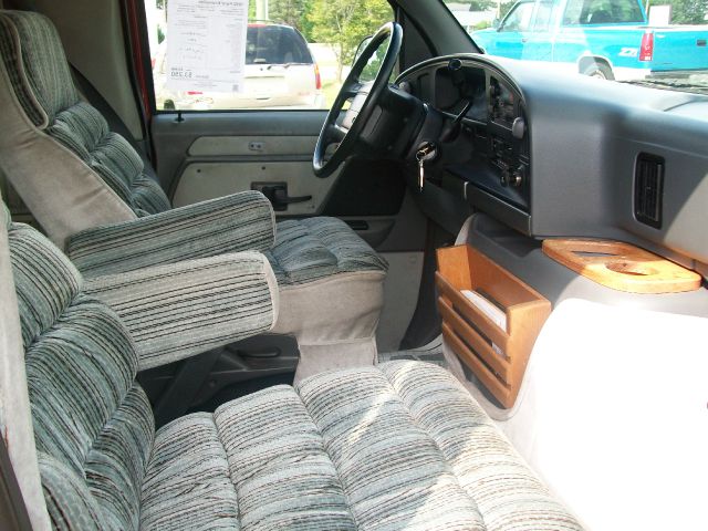 1992 Ford Econoline Ext Cab 125.9 Inch WB 4WD 4x4