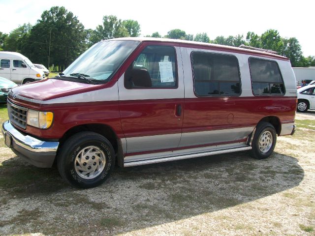 1992 Ford Econoline Ext Cab 125.9 Inch WB 4WD 4x4