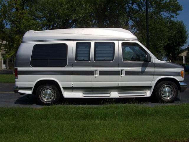 1996 Ford Econoline SE Truck