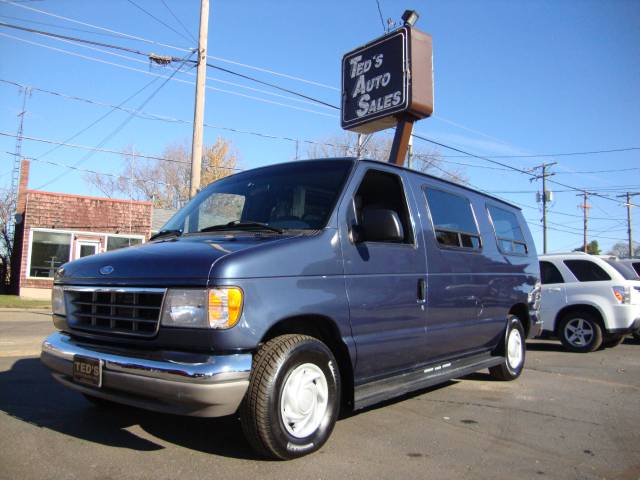 1996 Ford Econoline E320 Sedan 4D