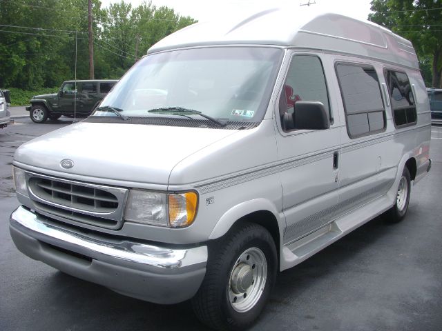 1999 Ford Econoline 2.5 S Model