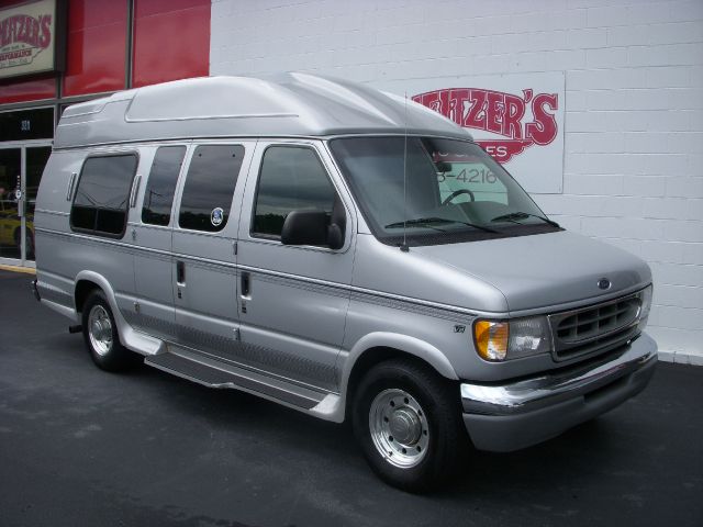 1999 Ford Econoline 2.5 S Model