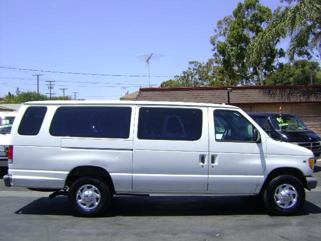 1999 Ford Econoline 4dr Sdn SE V6 Auto