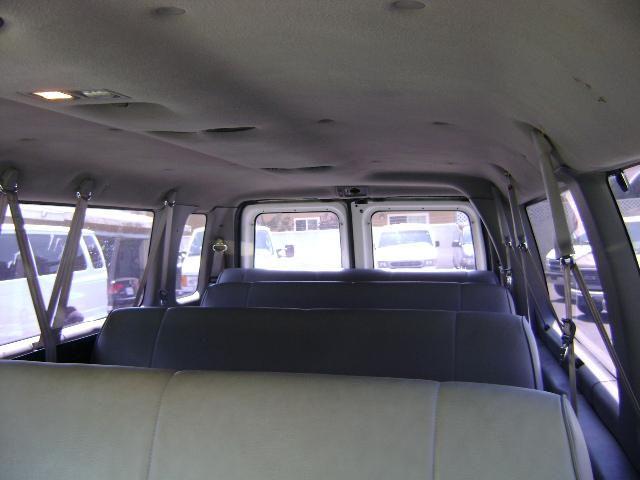 1999 Ford Econoline 4dr Sdn SE V6 Auto