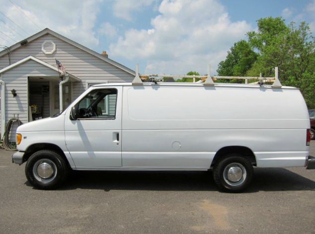 1999 Ford Econoline 2.5 S Model