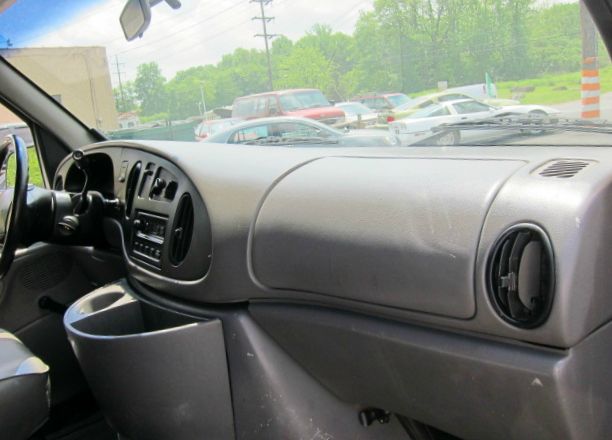 1999 Ford Econoline 2.5 S Model