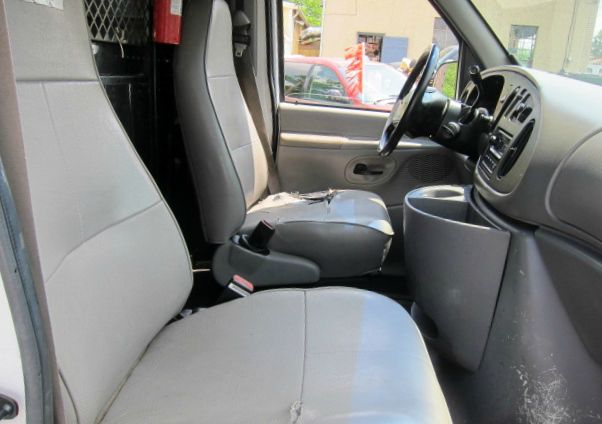 1999 Ford Econoline 2.5 S Model